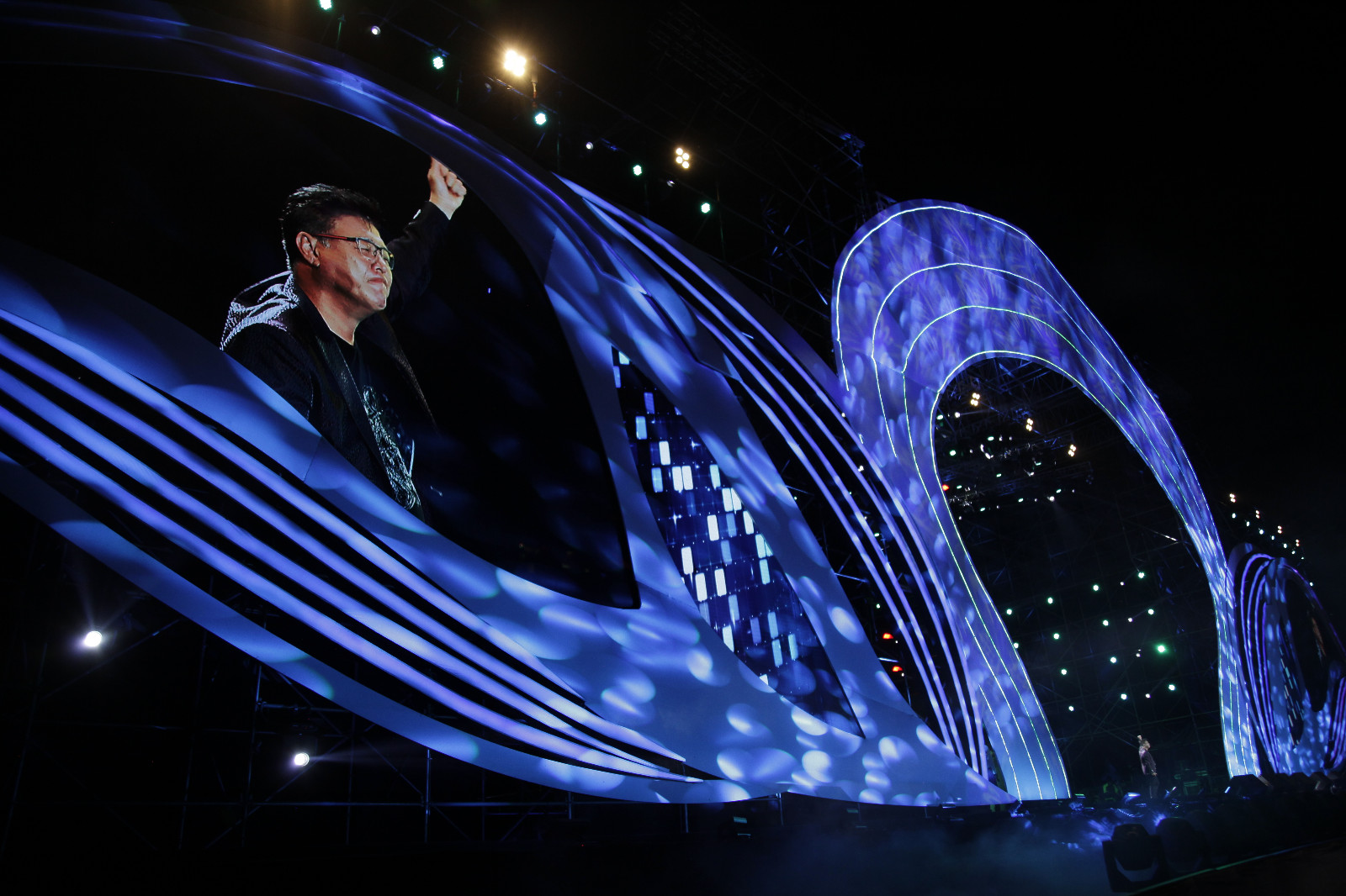 “五一”攬金12億&唱響第三屆四川省春季佛光花海音樂節