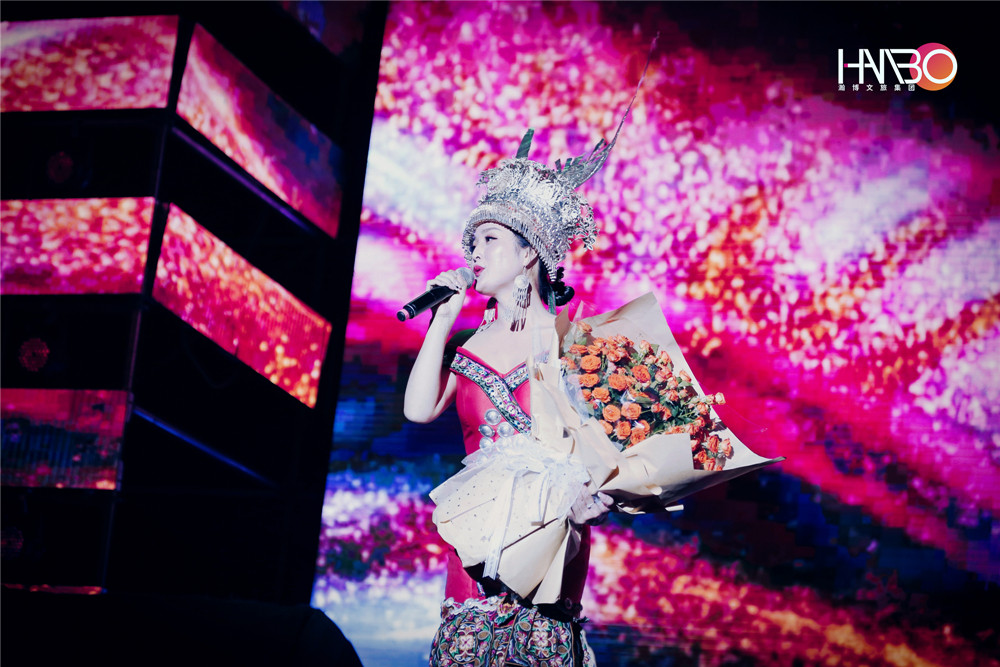 成都演藝公司“大美興義·萬(wàn)商齊聚”群星演唱會(huì)策劃承辦如期完成