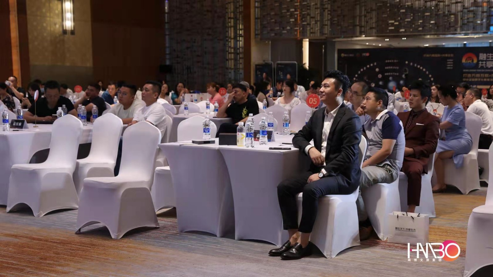 萬商互聯(lián),共享生態(tài):中小型企業(yè)數(shù)字化賦能大會會務服務案例