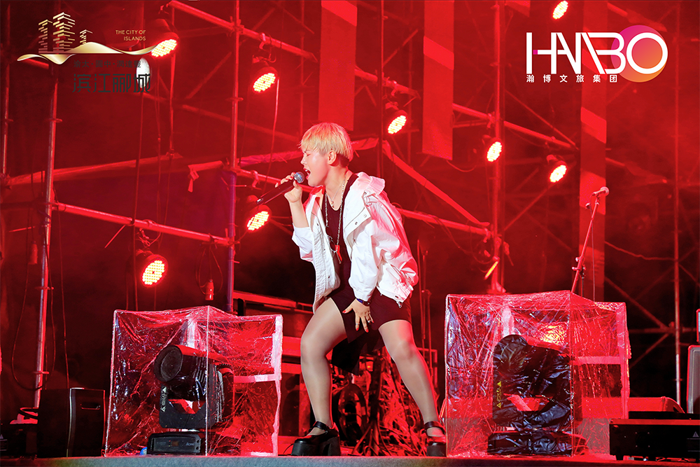 許巍領(lǐng)銜成都演唱會(huì)圓滿成功