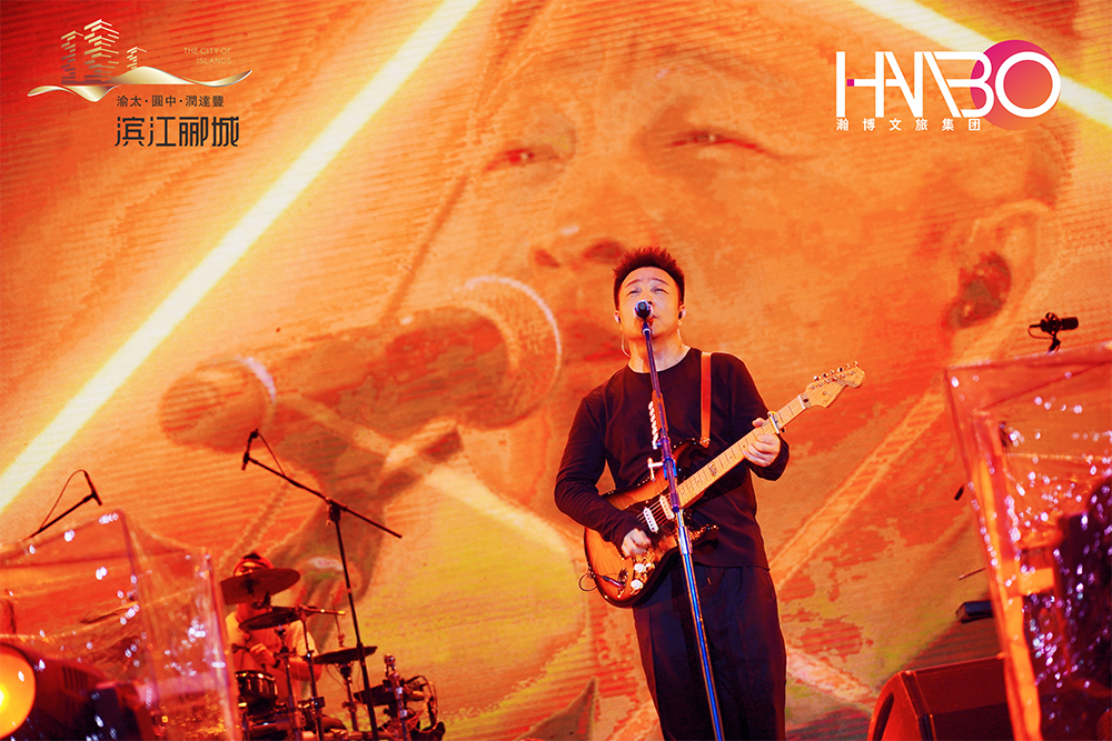 許巍領(lǐng)銜成都演唱會(huì)圓滿成功