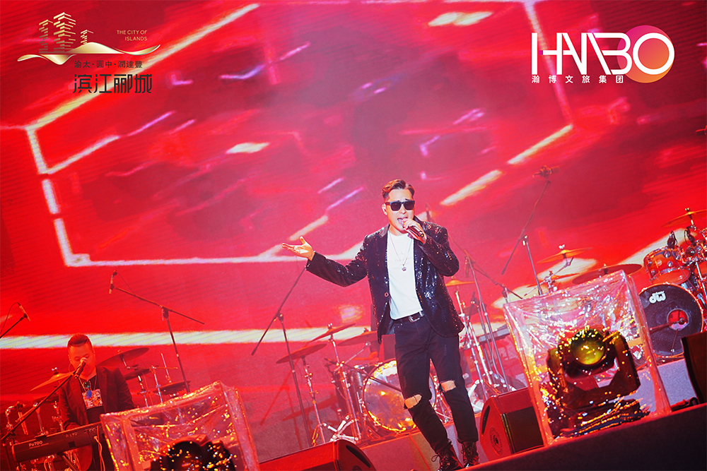 許巍領(lǐng)銜成都演唱會(huì)圓滿成功